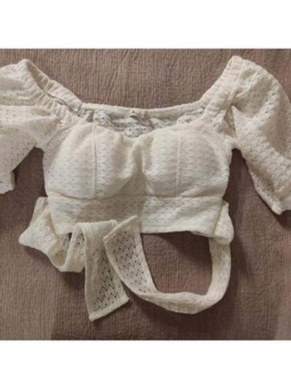White Three-Quarter Sleeve Crop Top with Back Bow Size M Good condition